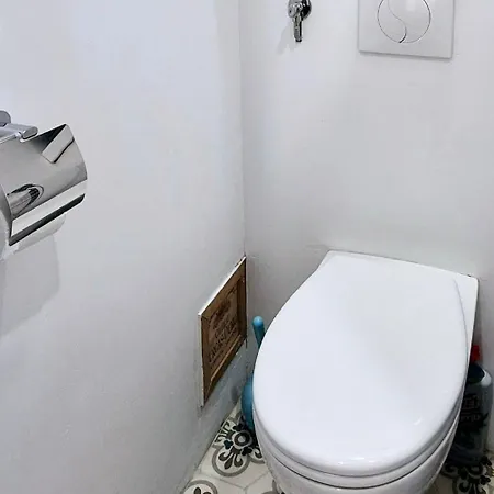 La Maison Des Piranhas *